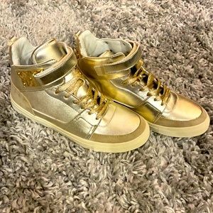 🔥NEVER WORN!!! Madden Girl Gold Hightop Sneaker🔥